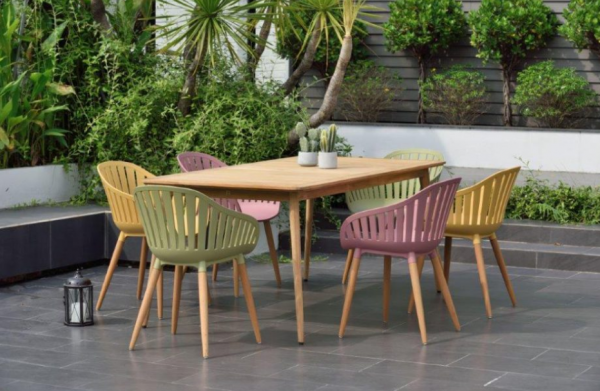Pemilihan furnitur berwarna pastel yang lembut